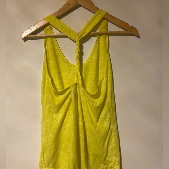 Under Armour Yellow braid back tank top size small - Picture 3 of 4